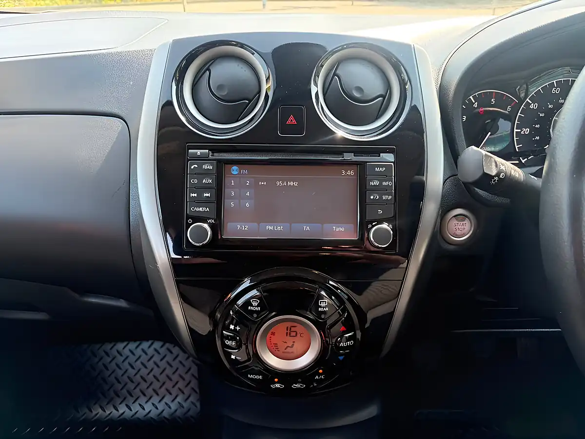 Used 2014 Nissan Note Tekna Red - Interior and Exterior details 14