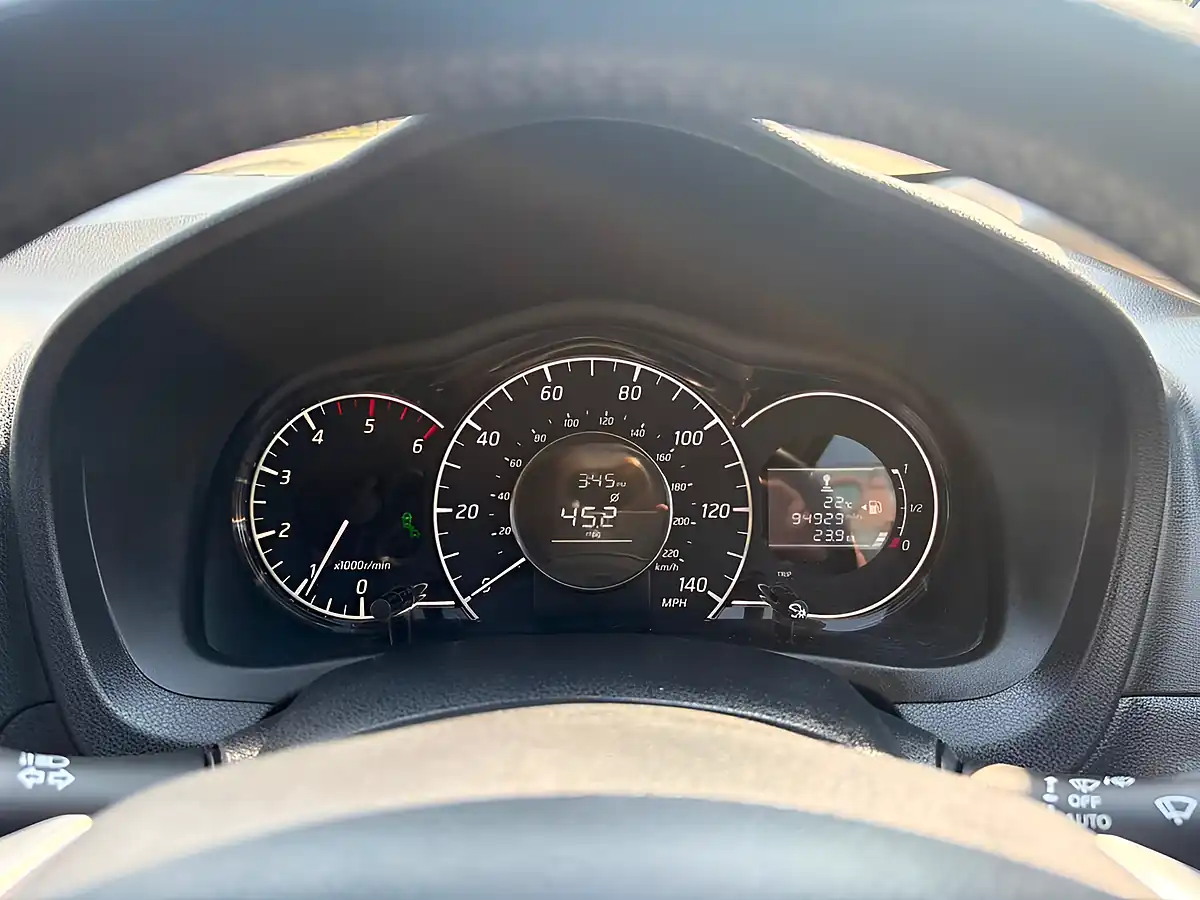 Used 2014 Nissan Note Tekna Red - Interior and Exterior details 15