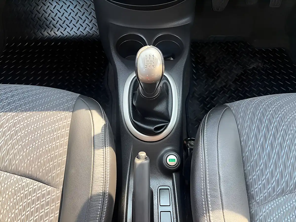 Used 2014 Nissan Note Tekna Red - Interior and Exterior details 19