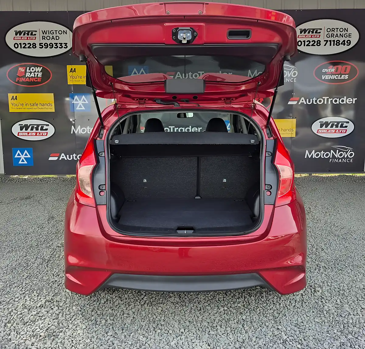 Used 2014 Nissan Note Tekna Red - Interior and Exterior details 10