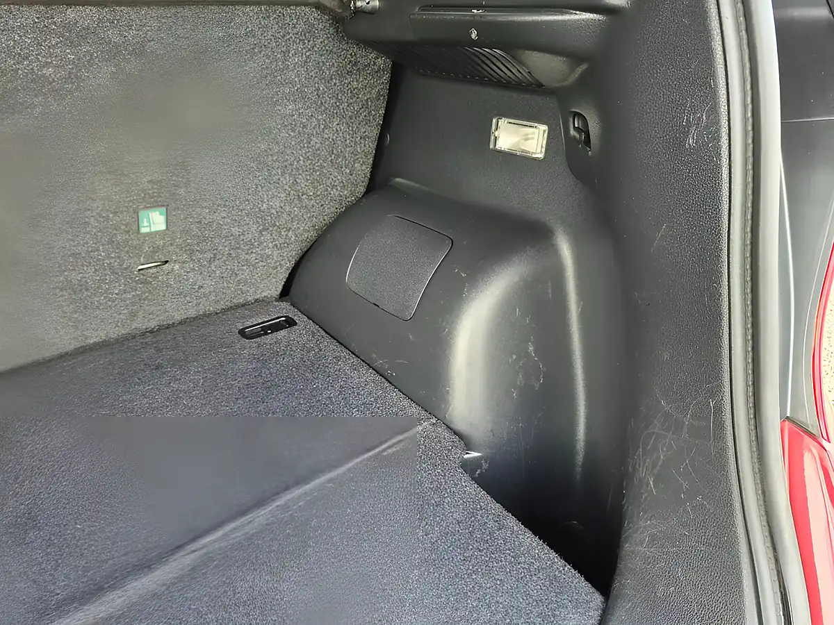 Used 2014 Nissan Note Tekna Red - Interior and Exterior details 14