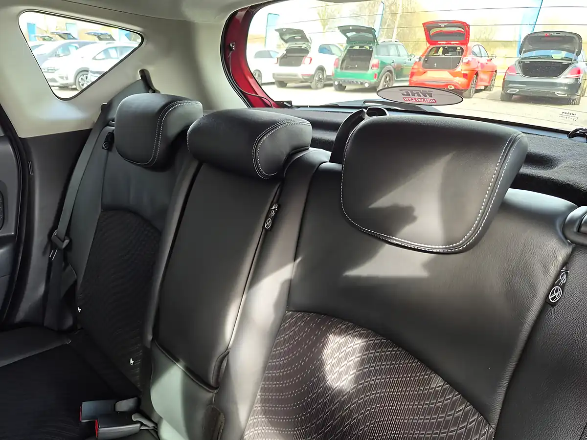 Used 2014 Nissan Note Tekna Red - Interior and Exterior details 16