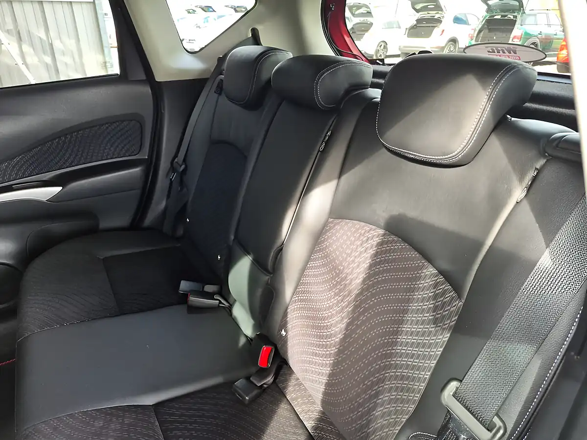Used 2014 Nissan Note Tekna Red - Interior and Exterior details 17