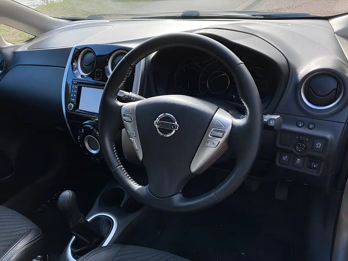 Used 2014 Nissan Note Tekna Silver - Interior and Exterior details 14