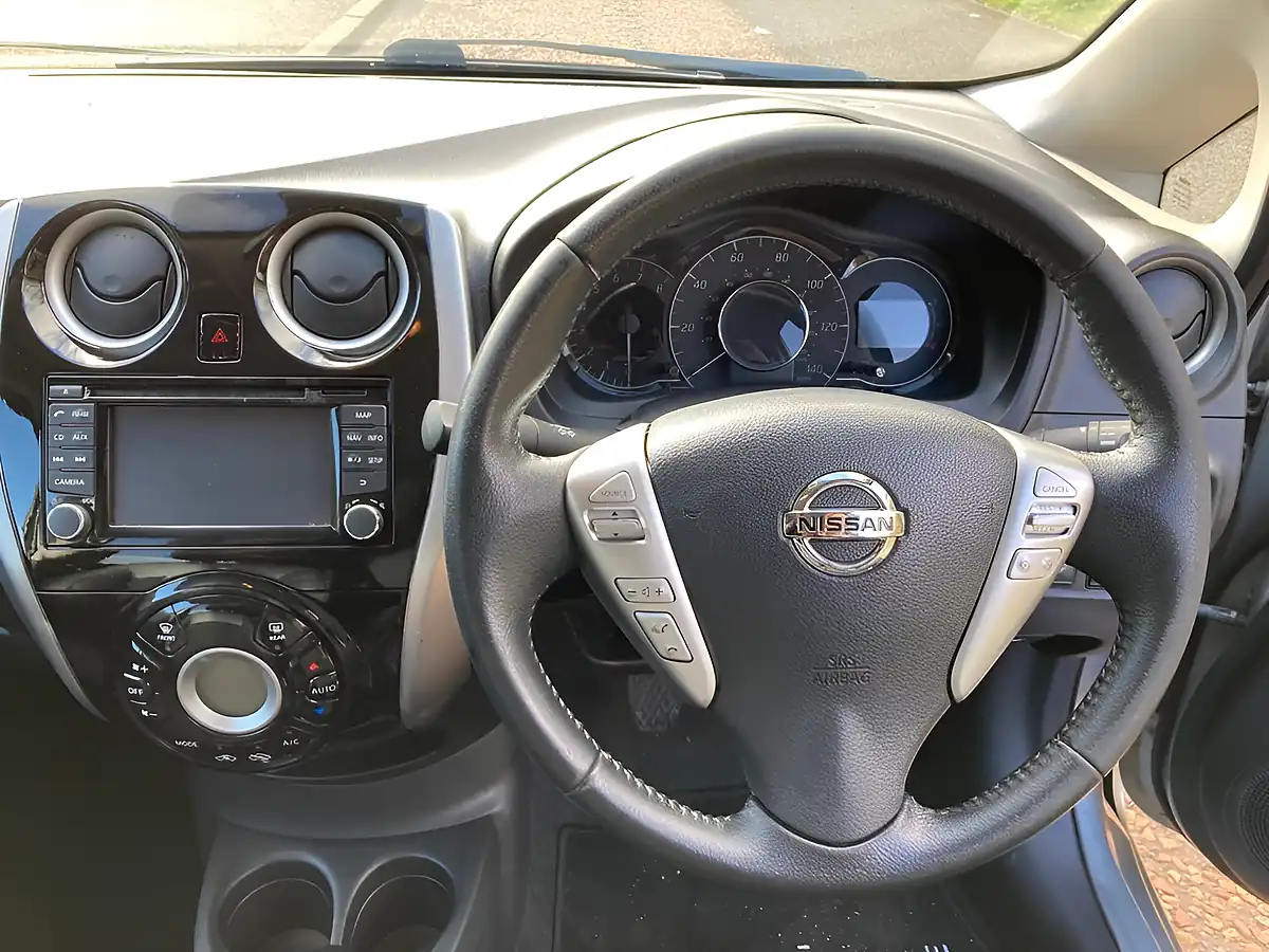 Used 2014 Nissan Note Tekna Silver - Interior and Exterior details 15