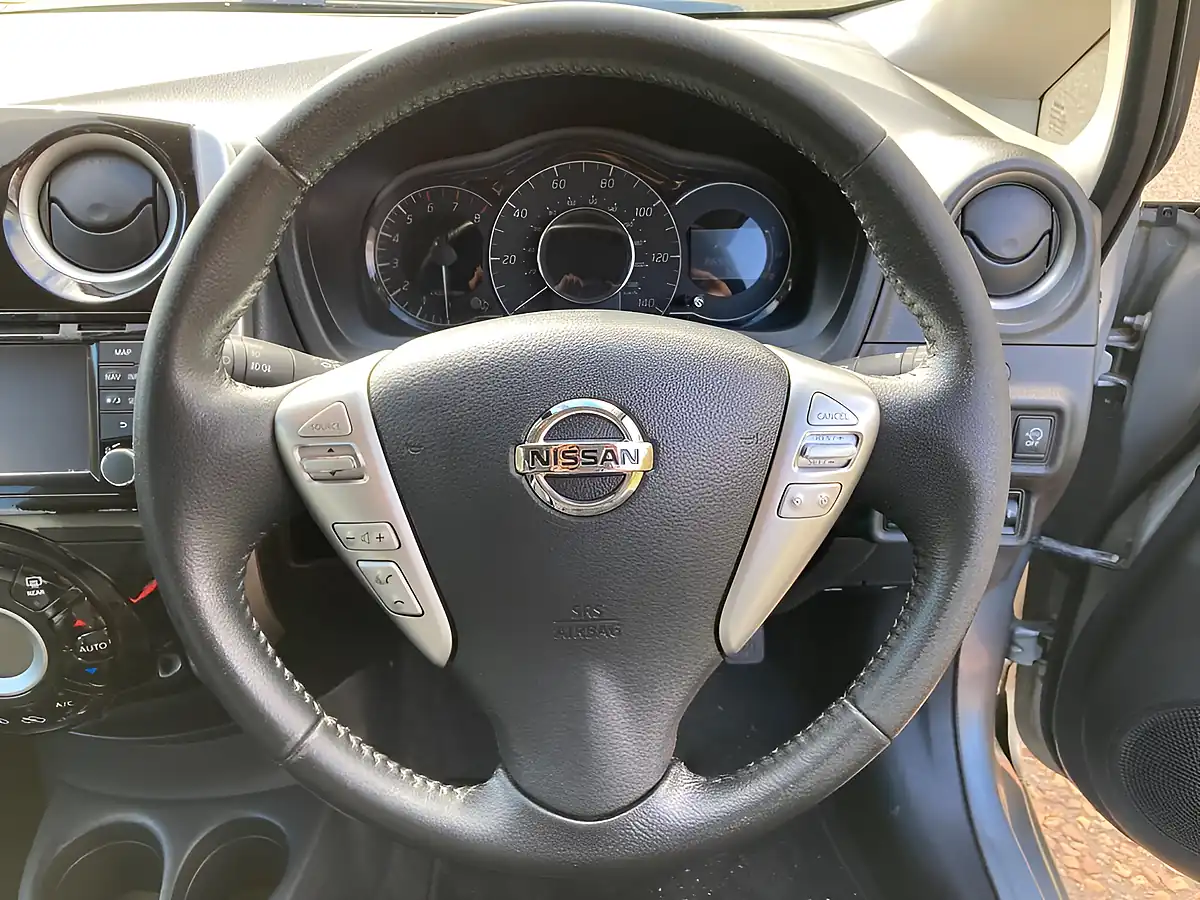 Used 2014 Nissan Note Tekna Silver - Interior and Exterior details 17