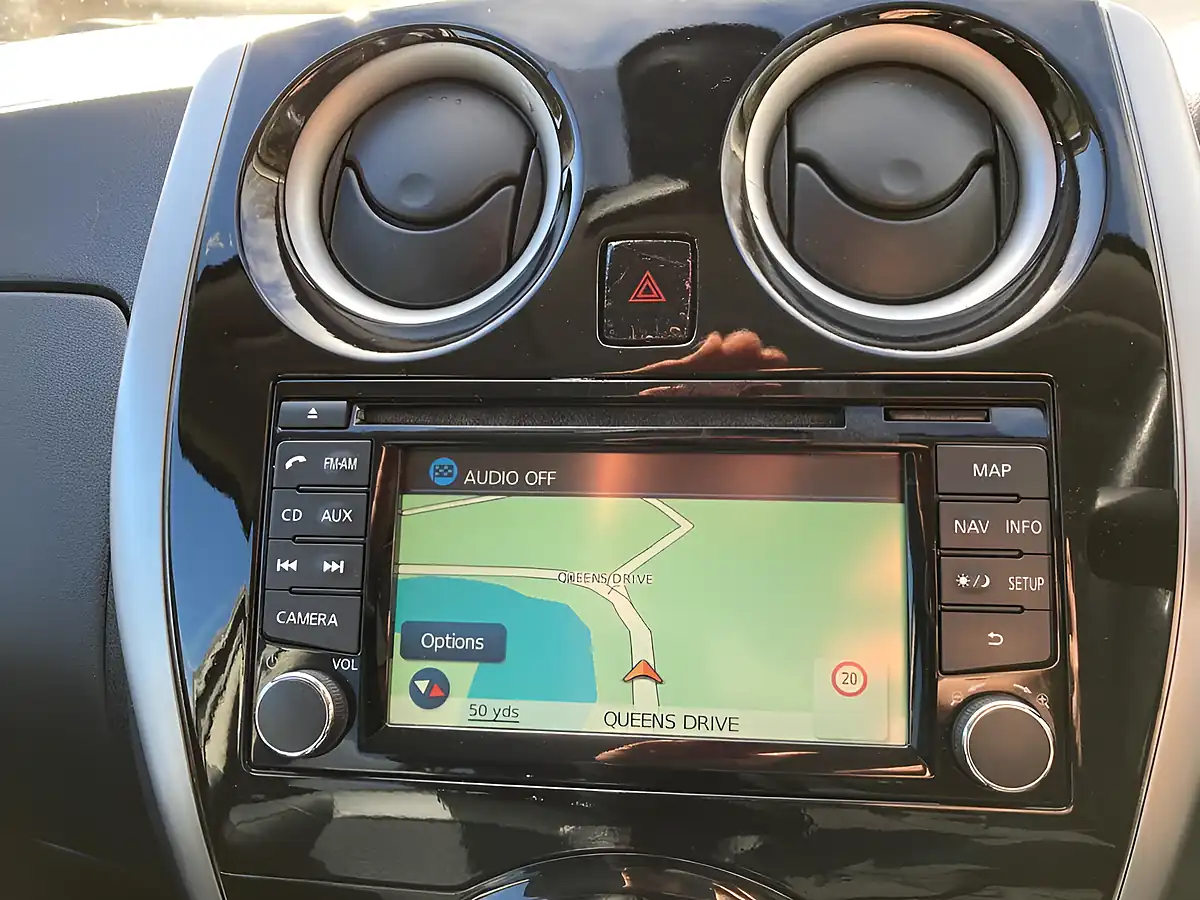 Used 2014 Nissan Note Tekna Silver - Interior and Exterior details 19