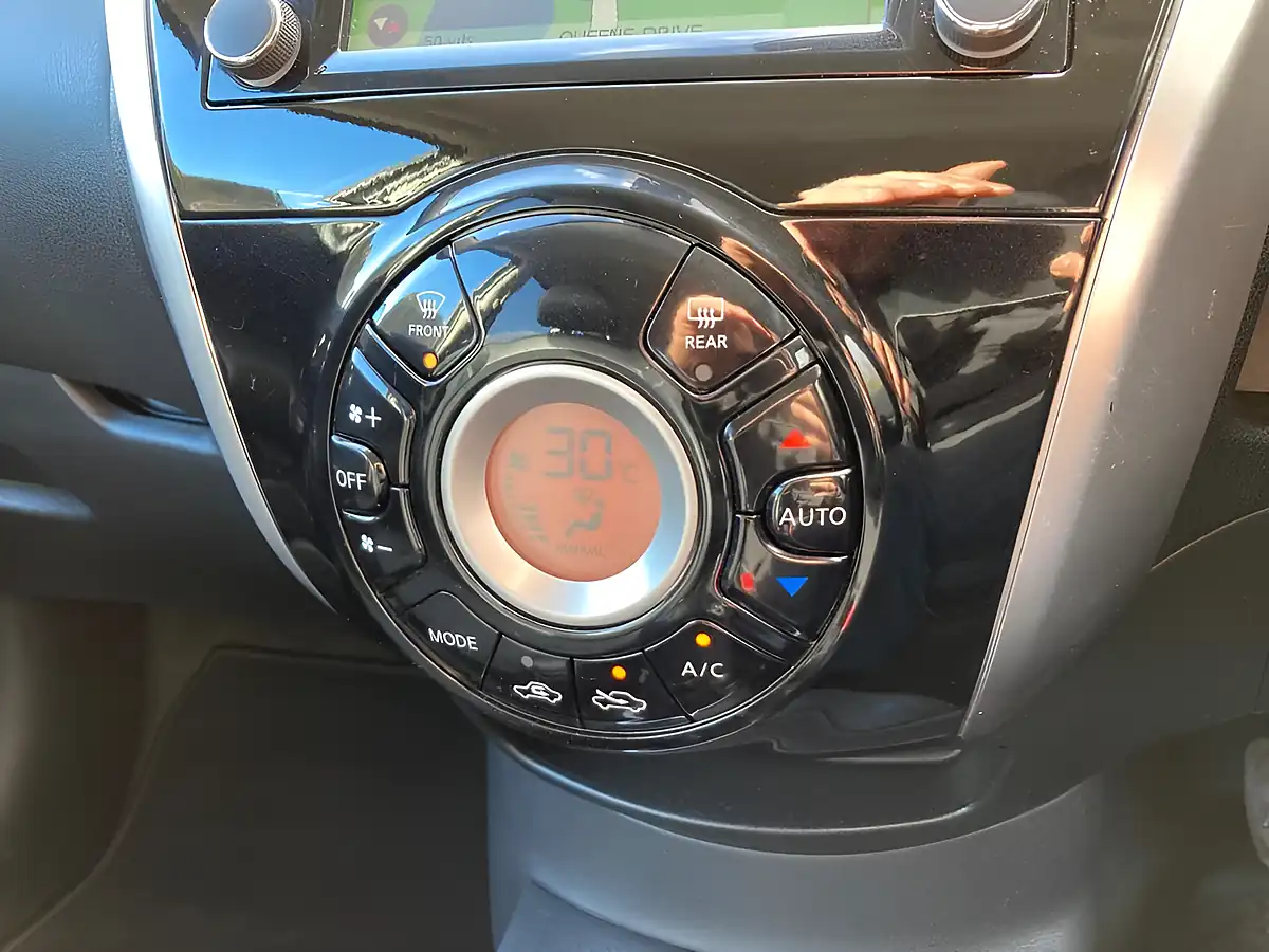 Used 2014 Nissan Note Tekna Silver - Interior and Exterior details 20