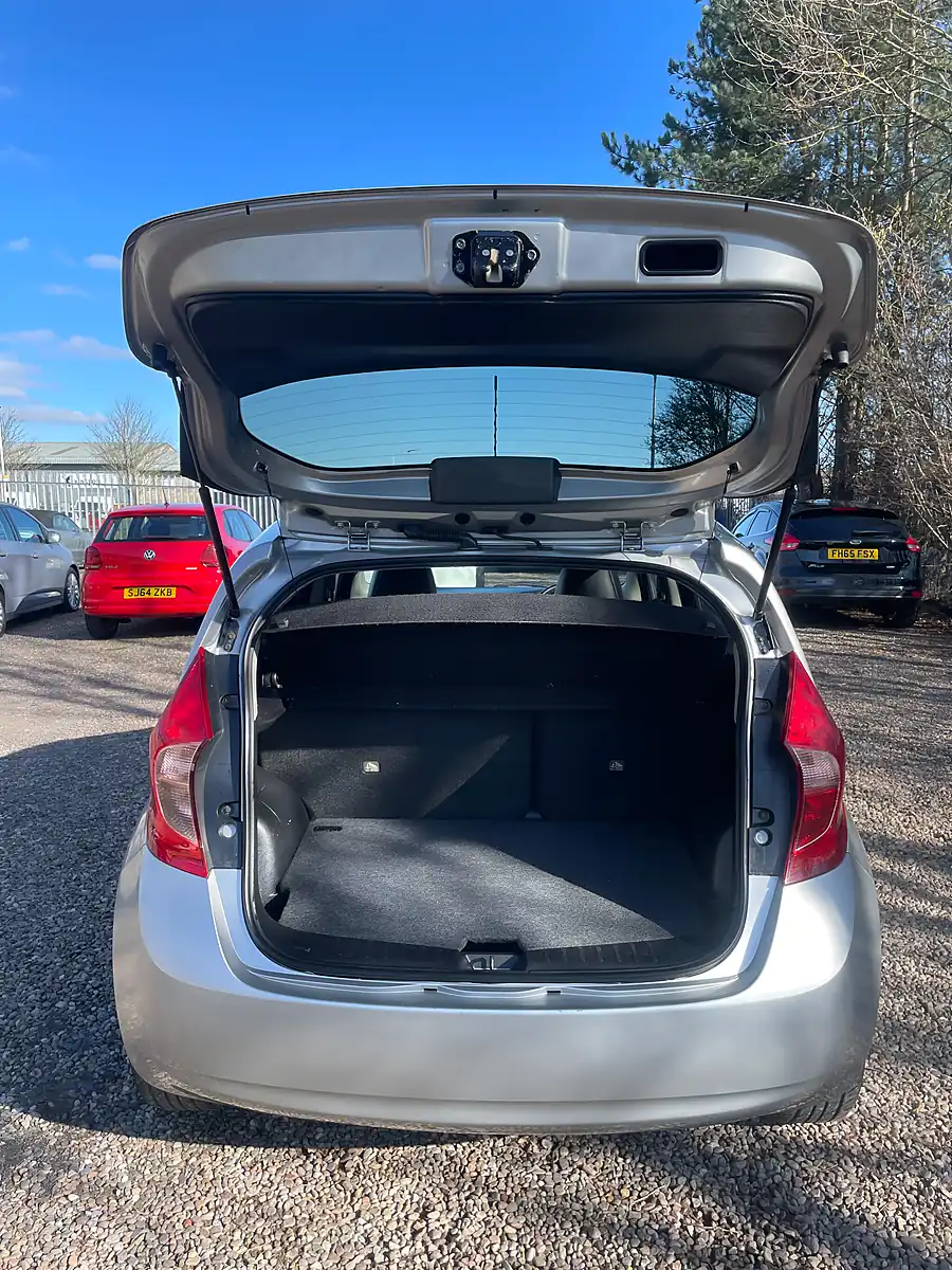 Used 2014 Nissan Note Tekna Silver - Interior and Exterior details 11