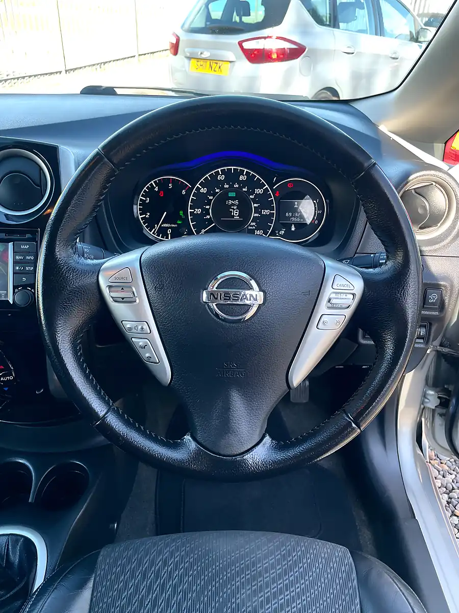 Used 2014 Nissan Note Tekna Silver - Interior and Exterior details 15