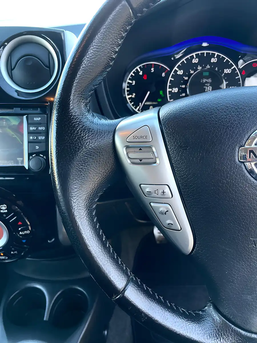Used 2014 Nissan Note Tekna Silver - Interior and Exterior details 17