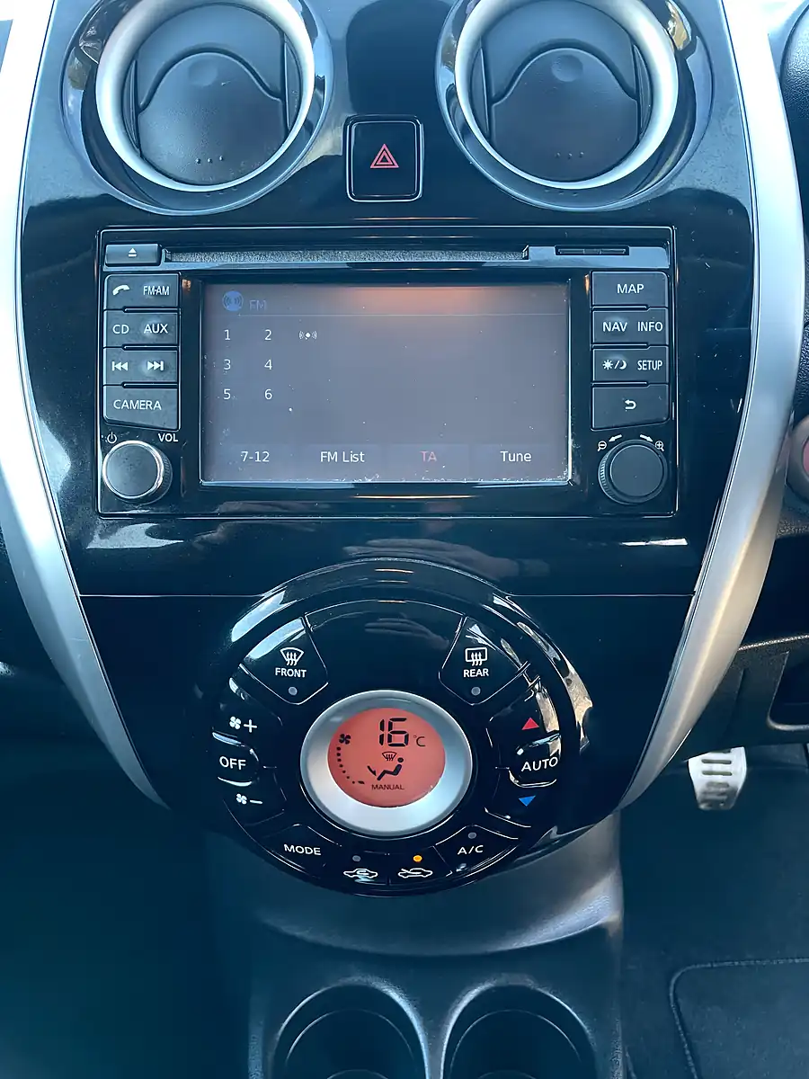 Used 2014 Nissan Note Tekna Silver - Interior and Exterior details 19