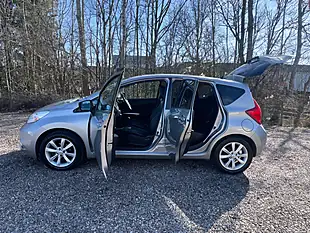 Used 2014 Nissan Note Tekna Silver - Interior and Exterior details 8