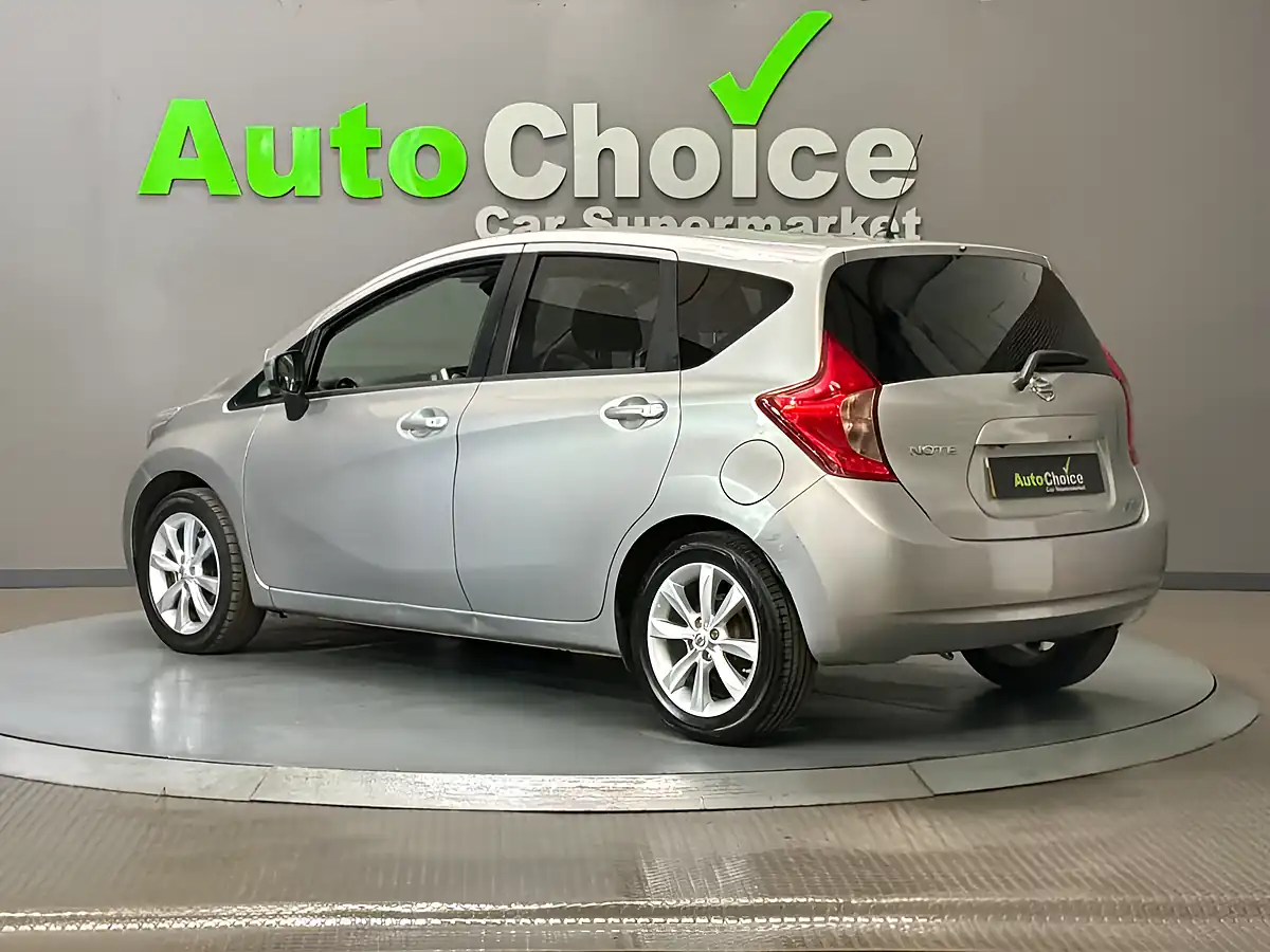 Used 2014 Nissan Note Tekna Silver - Interior and Exterior details 17