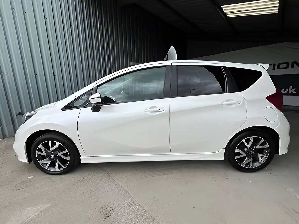 Used 2014 Nissan Note Tekna White - Interior and Exterior details 9