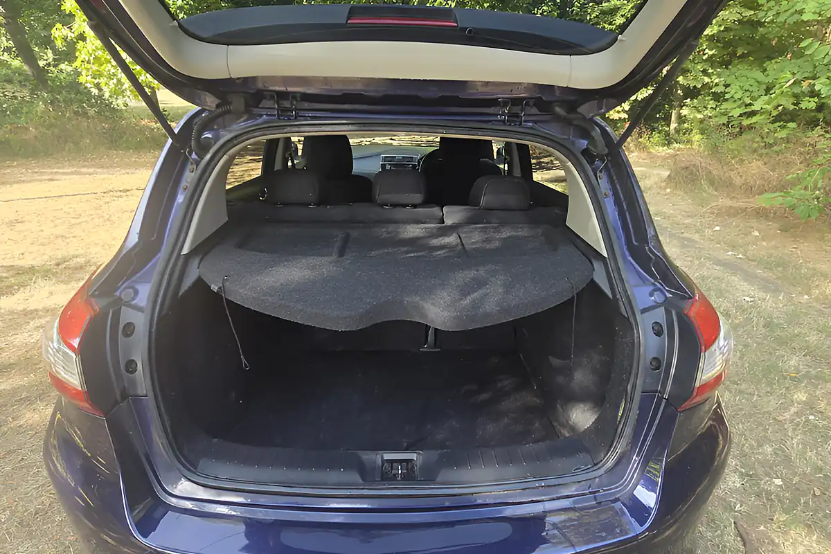 Used 2014 Nissan Pulsar N-Tec Blue - Interior and Exterior details 11
