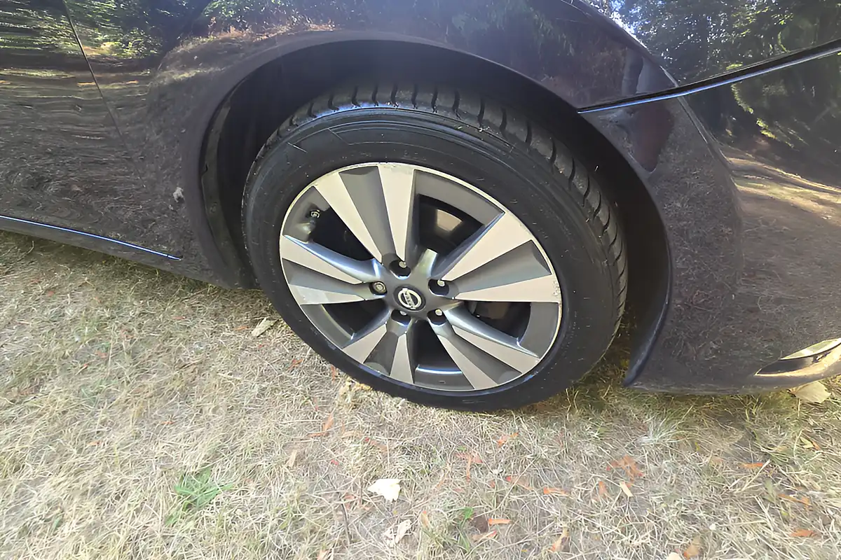 Used 2014 Nissan Pulsar N-Tec Blue - Interior and Exterior details 9