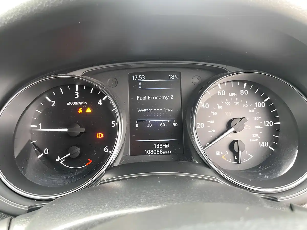 Used 2014 Nissan Pulsar Tekna White - Interior and Exterior details 14