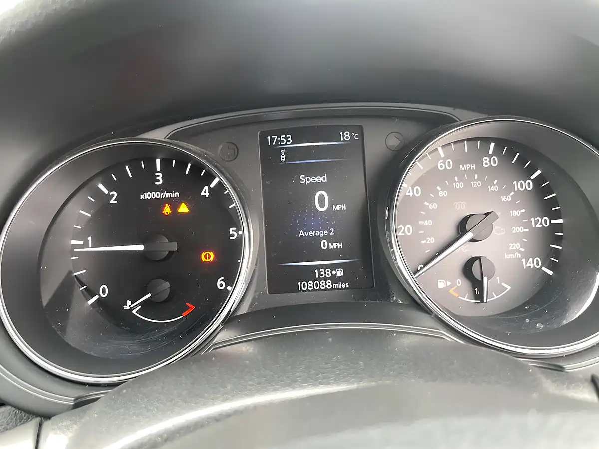Used 2014 Nissan Pulsar Tekna White - Interior and Exterior details 15