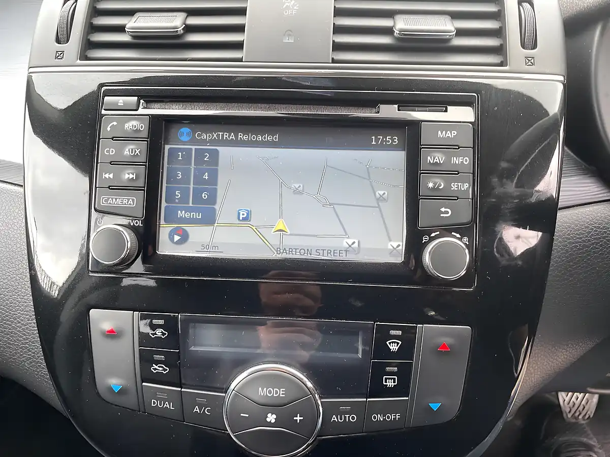 Used 2014 Nissan Pulsar Tekna White - Interior and Exterior details 16