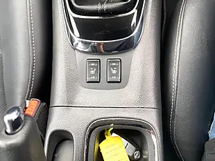 Used 2014 Nissan Pulsar Tekna White - Interior and Exterior details 18
