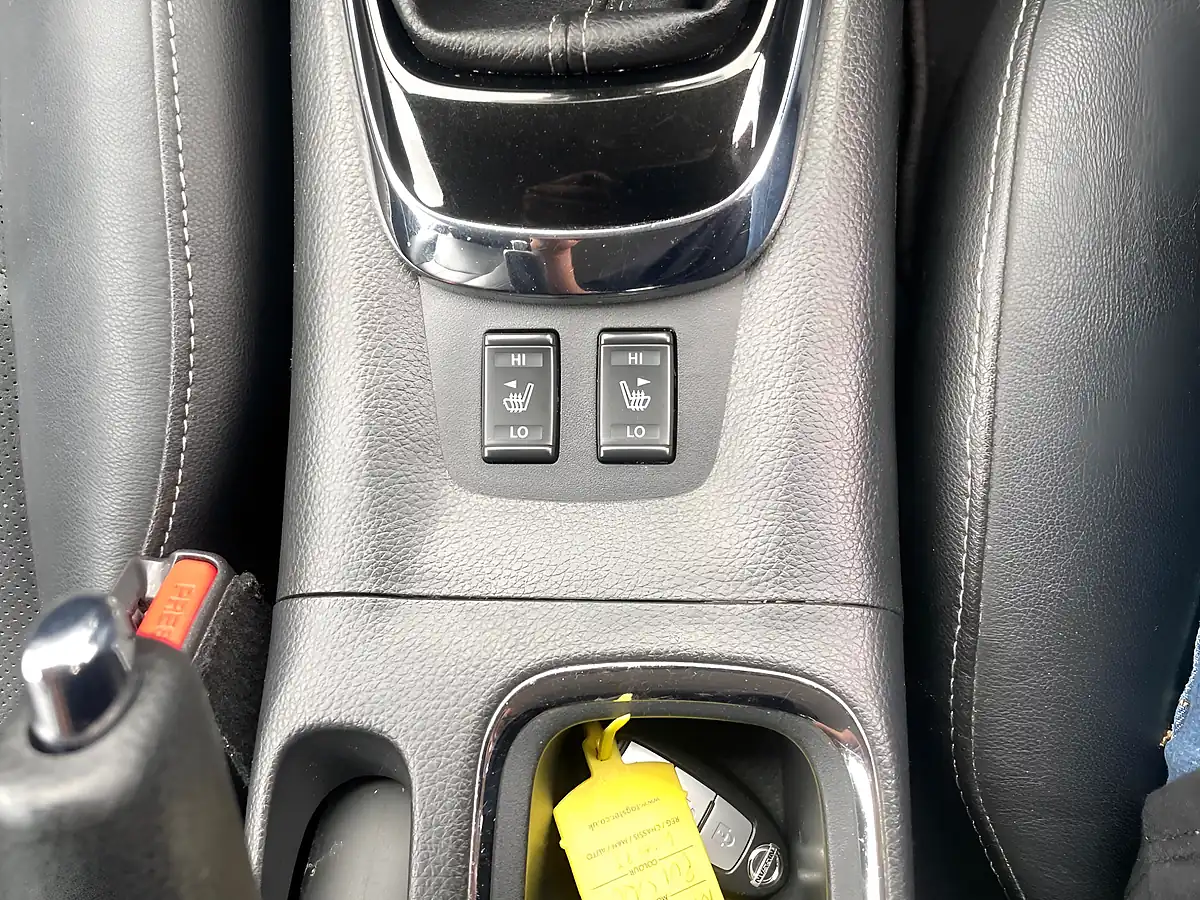 Used 2014 Nissan Pulsar Tekna White - Interior and Exterior details 18