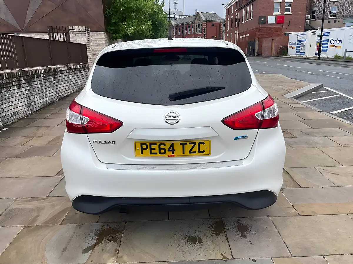 Used 2014 Nissan Pulsar Tekna White - Interior and Exterior details 4
