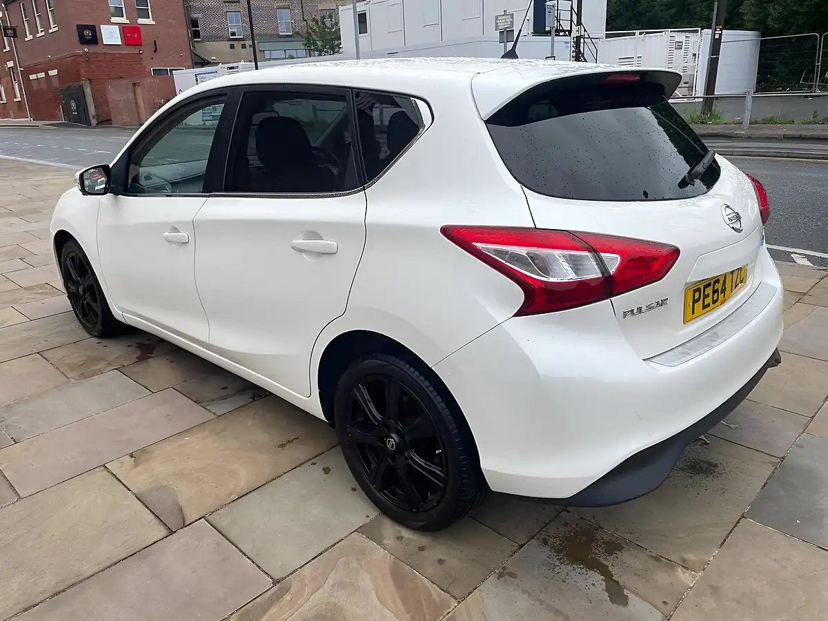 Used 2014 Nissan Pulsar Tekna White - Interior and Exterior details 5