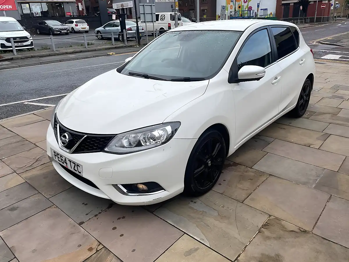 Used 2014 Nissan Pulsar Tekna White - Interior and Exterior details 6