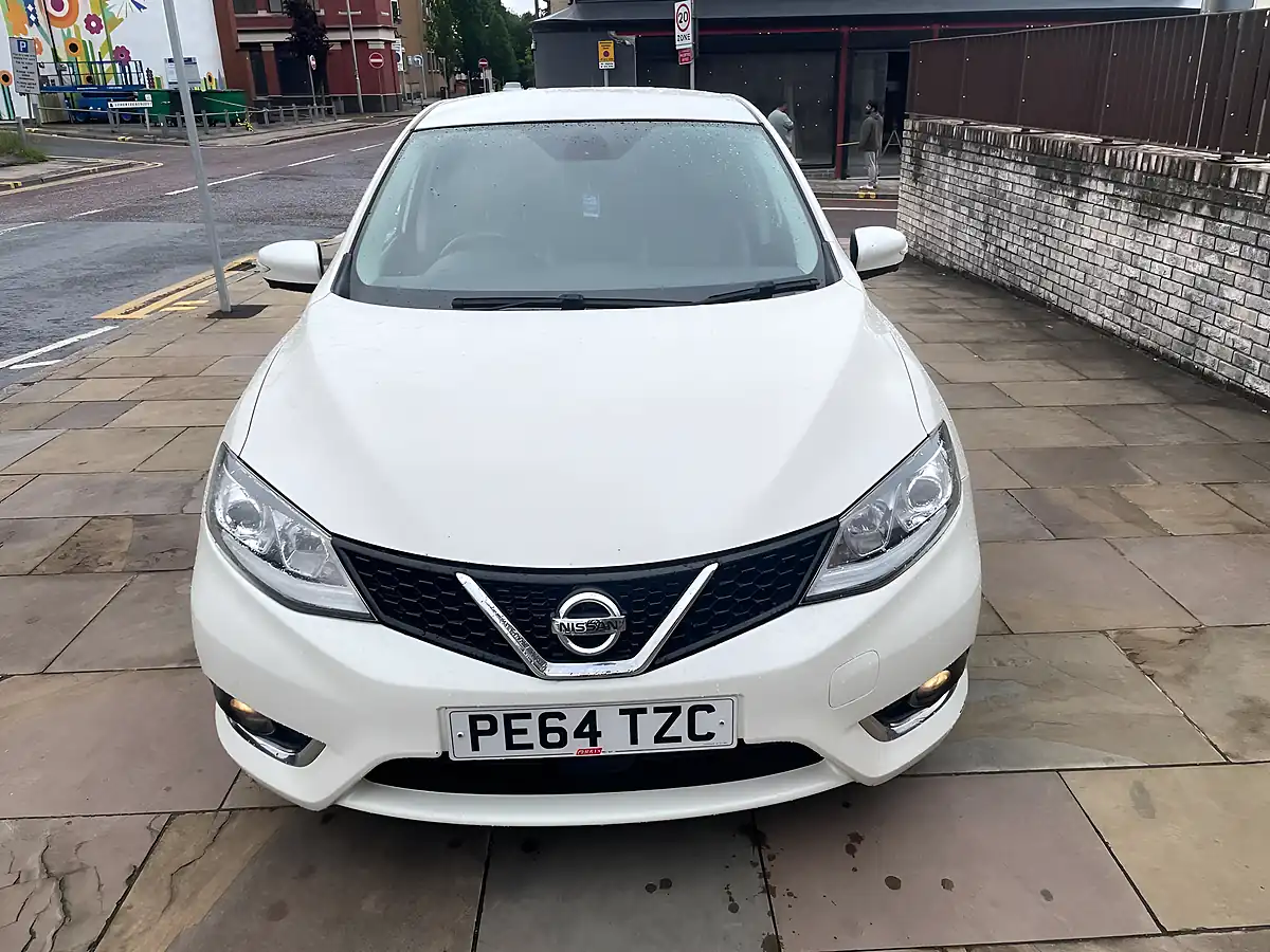Used 2014 Nissan Pulsar Tekna White - Interior and Exterior details 7