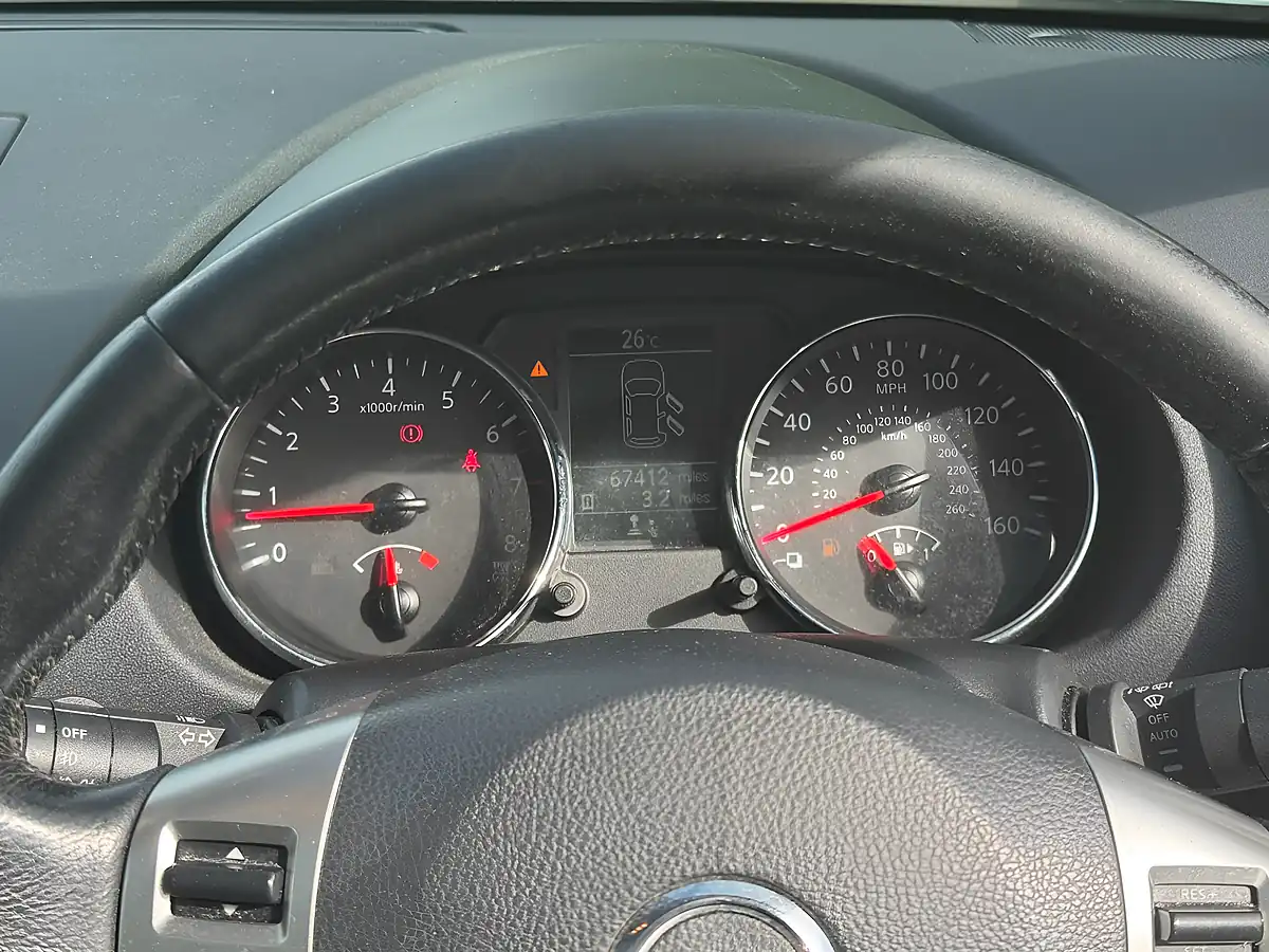 Used 2014 Nissan Qashqai 360 White - Interior and Exterior details 14