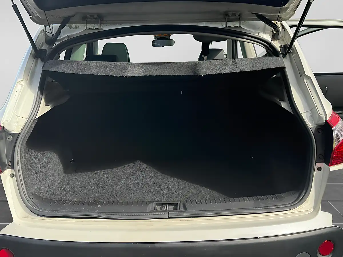 Used 2014 Nissan Qashqai 360 White - Interior and Exterior details 16