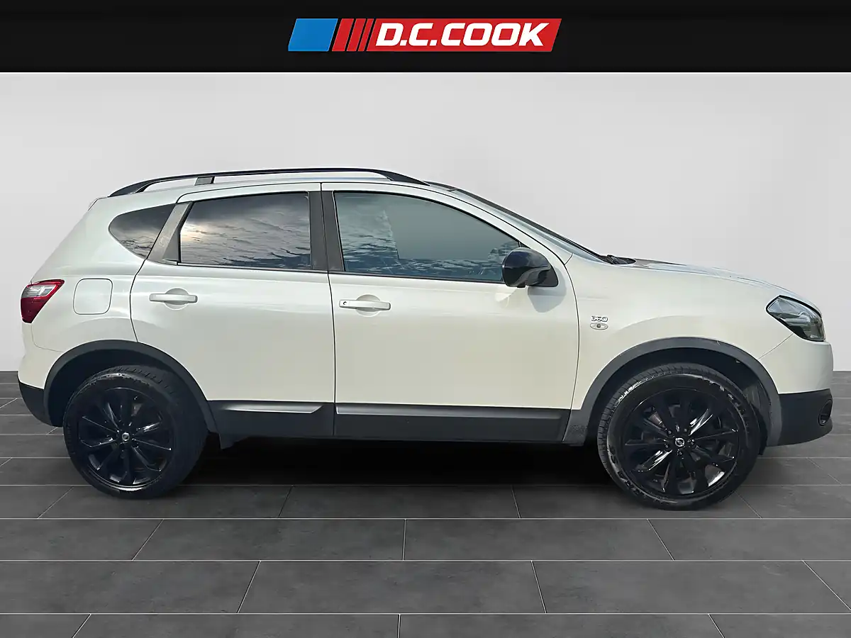 Used 2014 Nissan Qashqai 360 White - Interior and Exterior details 4