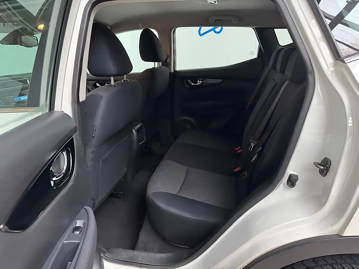 Used 2014 Nissan Qashqai Acenta 2WD Storm White - Interior and Exterior details 10