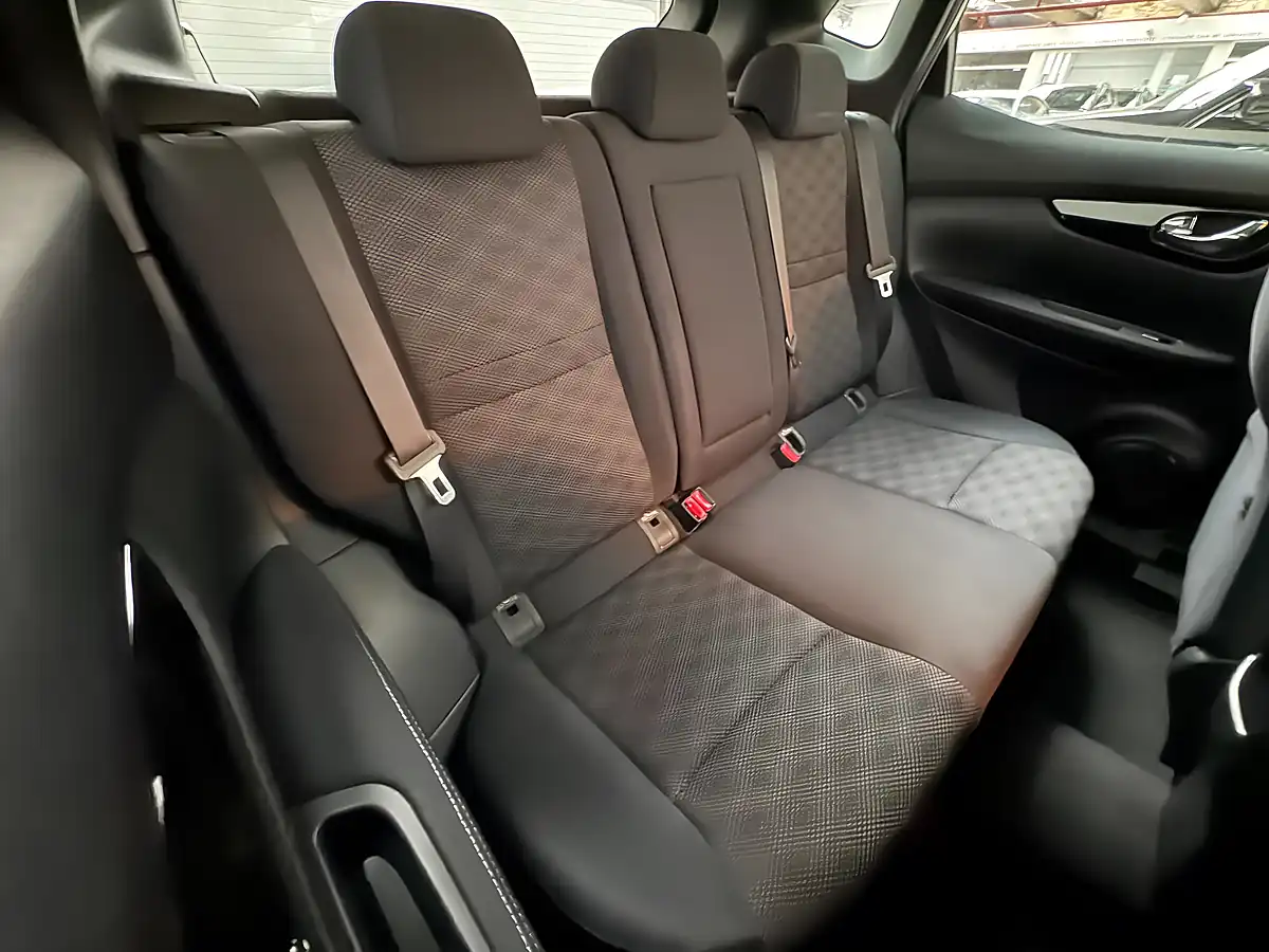 Used 2014 Nissan Qashqai Acenta 2WD Storm White - Interior and Exterior details 11