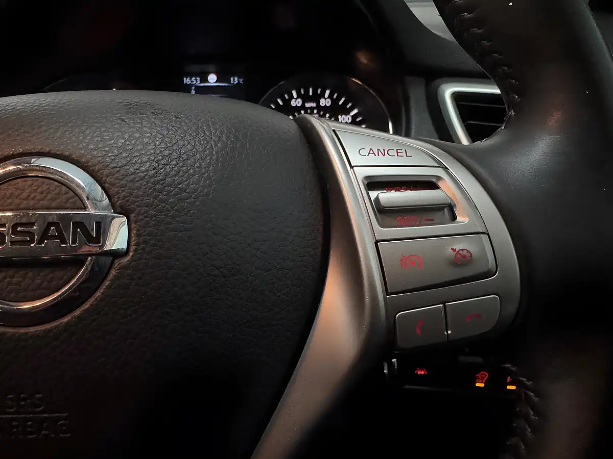 Used 2014 Nissan Qashqai Acenta 2WD Storm White - Interior and Exterior details 12
