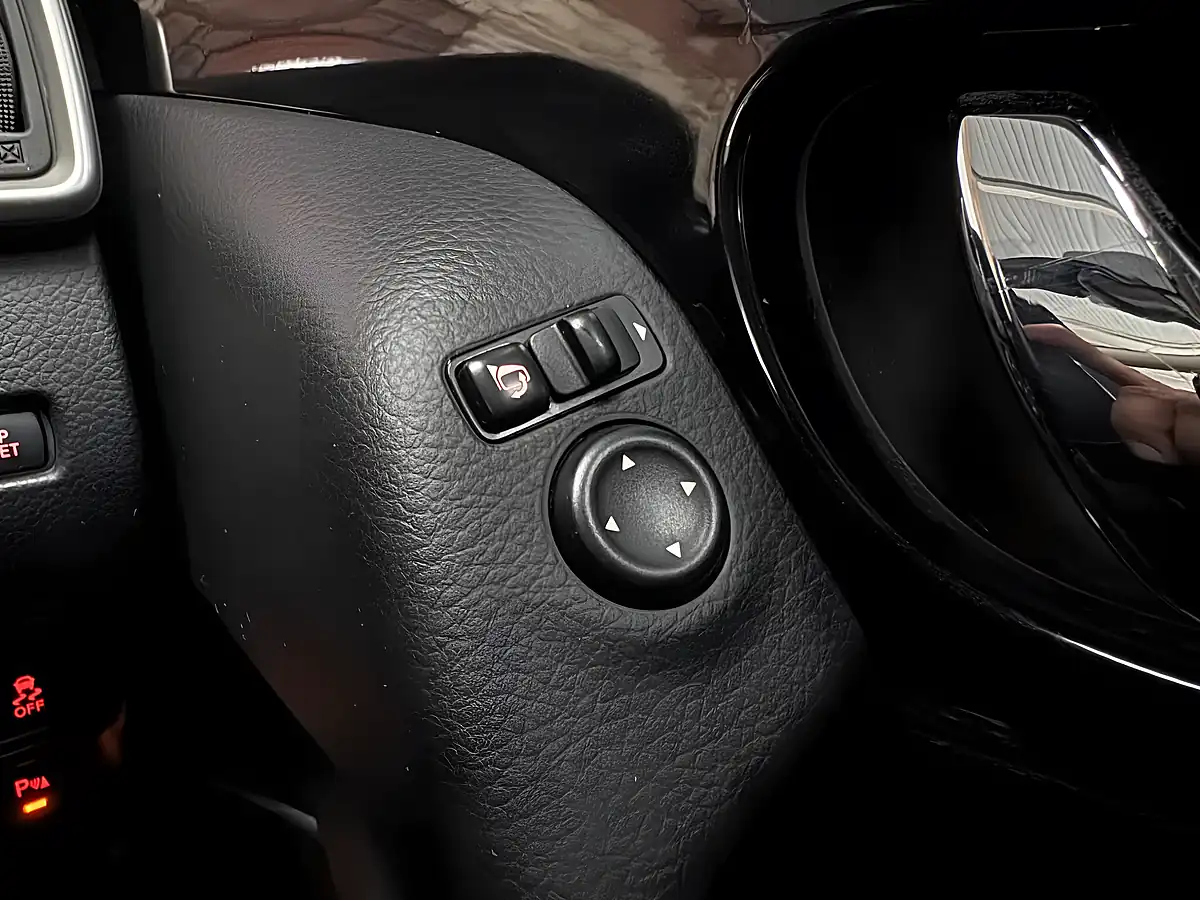 Used 2014 Nissan Qashqai Acenta 2WD Storm White - Interior and Exterior details 14