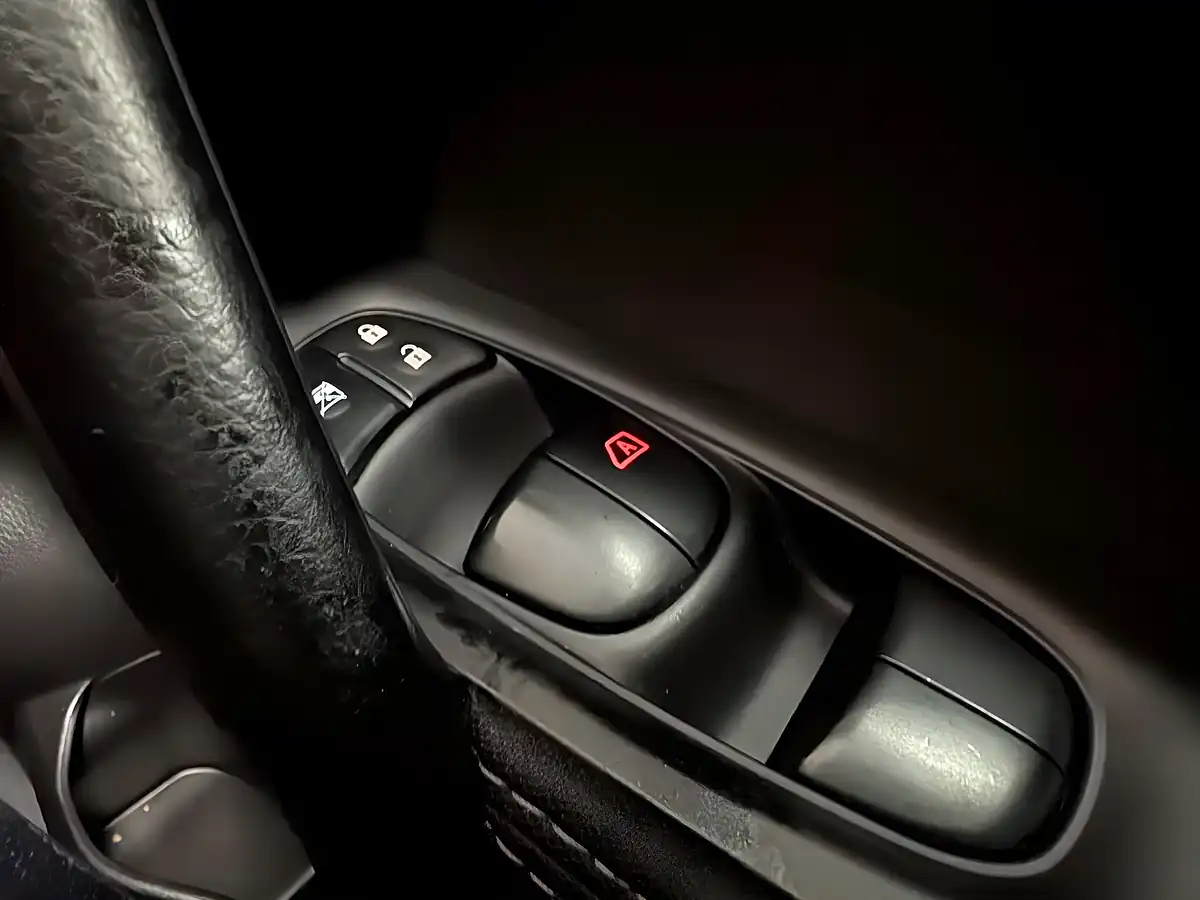 Used 2014 Nissan Qashqai Acenta 2WD Storm White - Interior and Exterior details 15
