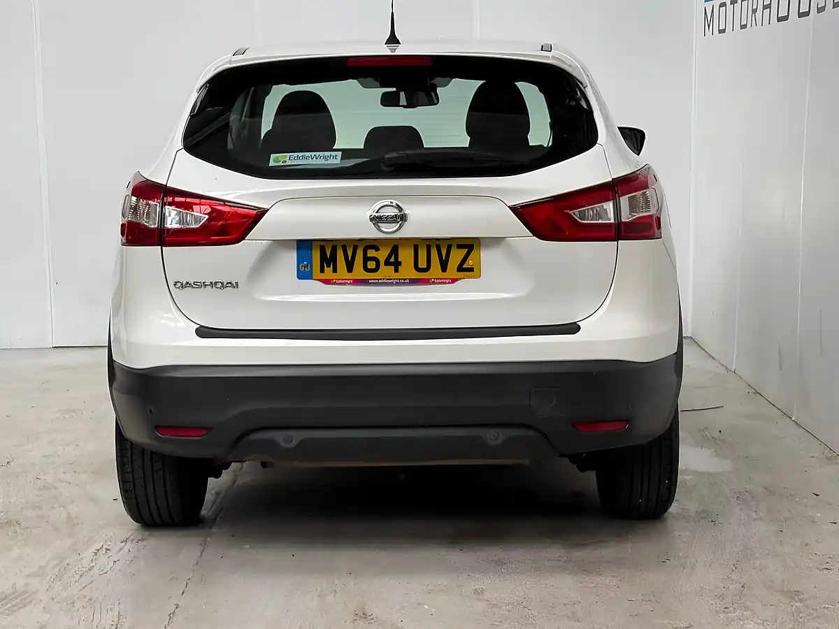 Used 2014 Nissan Qashqai Acenta 2WD Storm White - Interior and Exterior details 5