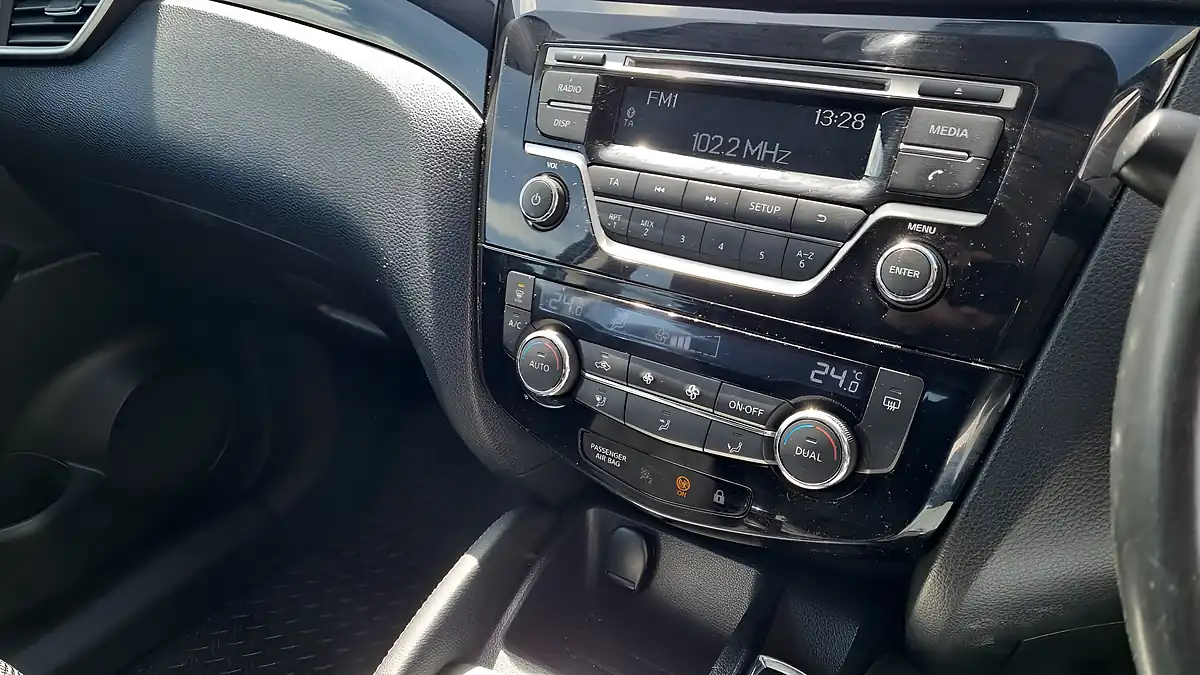 Used 2014 Nissan Qashqai Acenta Black - Interior and Exterior details 10