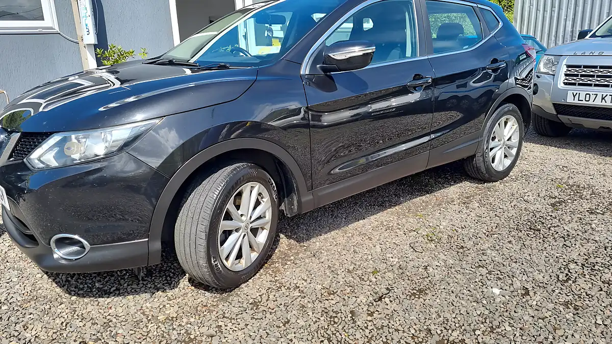 Used 2014 Nissan Qashqai Acenta Black - Interior and Exterior details 12