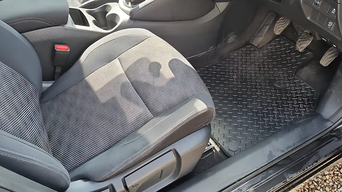 Used 2014 Nissan Qashqai Acenta Black - Interior and Exterior details 16