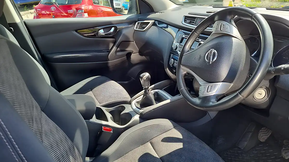 Used 2014 Nissan Qashqai Acenta Black - Interior and Exterior details 17