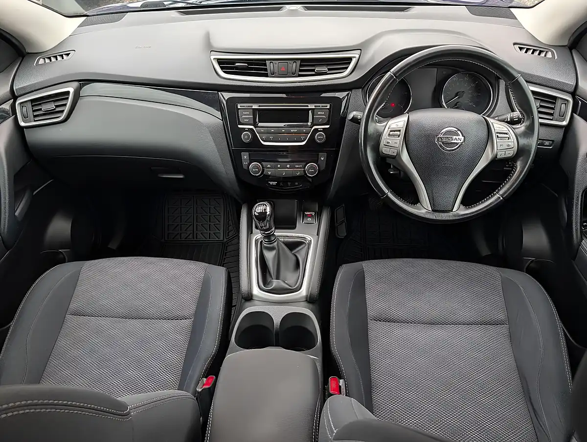 Used 2014 Nissan Qashqai Acenta Blue - Interior and Exterior details 10
