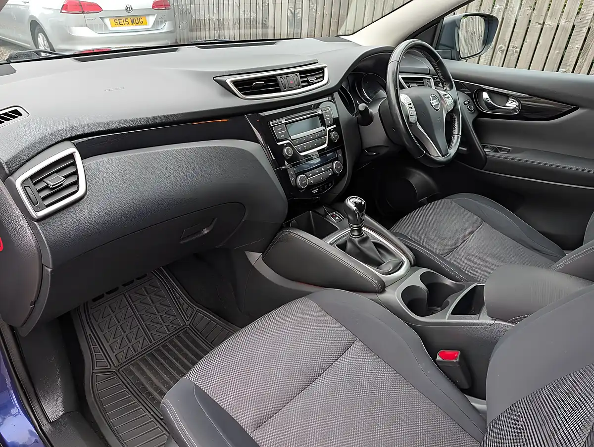 Used 2014 Nissan Qashqai Acenta Blue - Interior and Exterior details 11