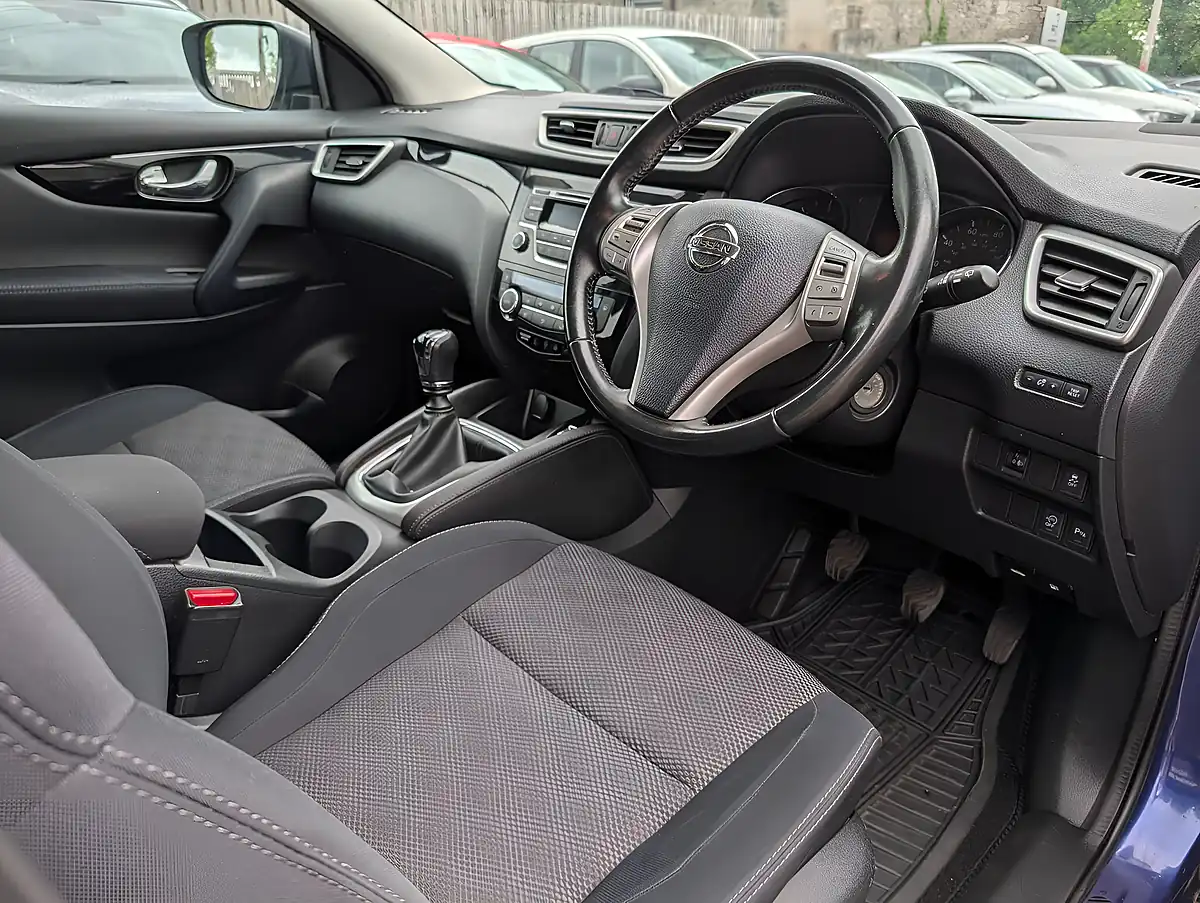 Used 2014 Nissan Qashqai Acenta Blue - Interior and Exterior details 12