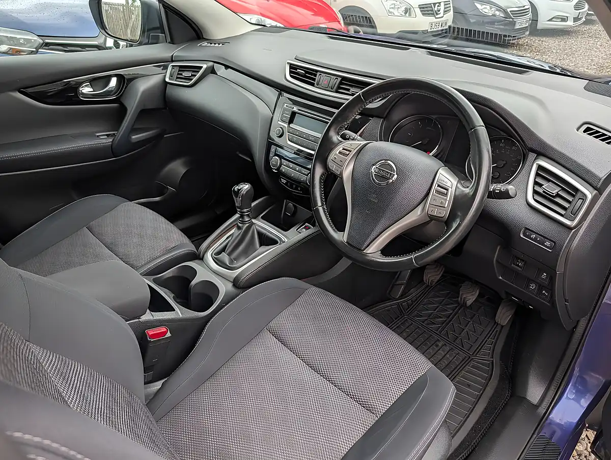 Used 2014 Nissan Qashqai Acenta Blue - Interior and Exterior details 13