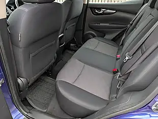 Used 2014 Nissan Qashqai Acenta Blue - Interior and Exterior details 15