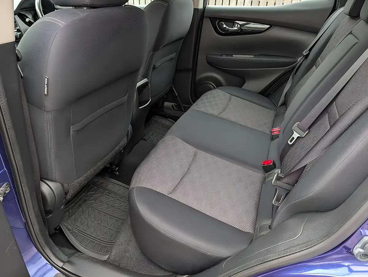 Used 2014 Nissan Qashqai Acenta Blue - Interior and Exterior details 15