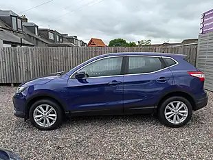 Used 2014 Nissan Qashqai Acenta Blue - Interior and Exterior details 4